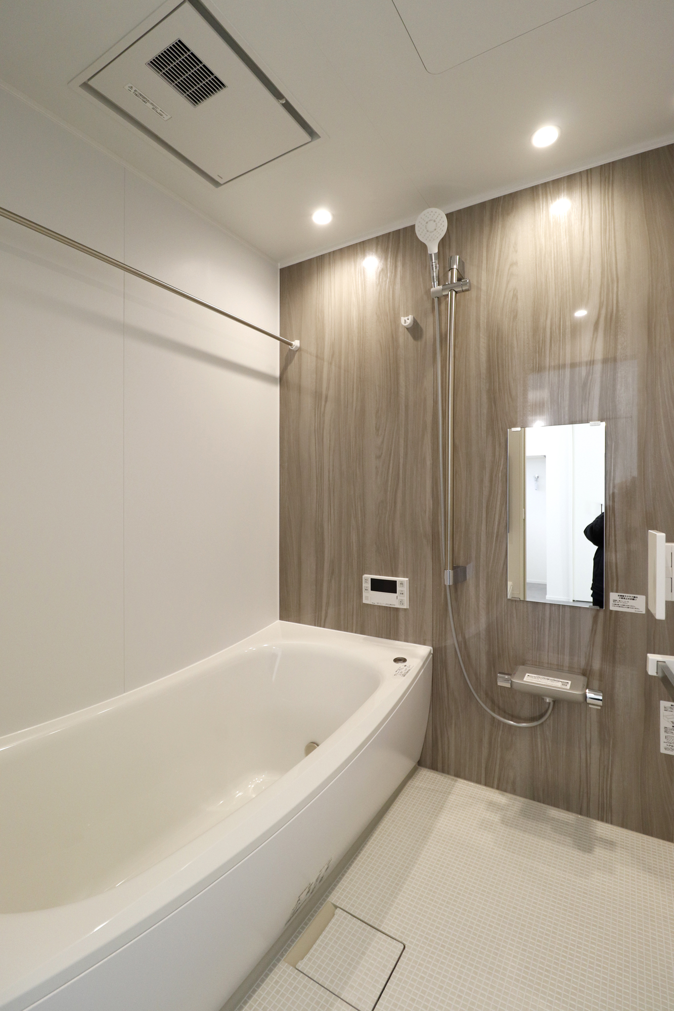 在来タイル貼りのお風呂から、温かく冷めないシステムバスでお掃除も楽に。