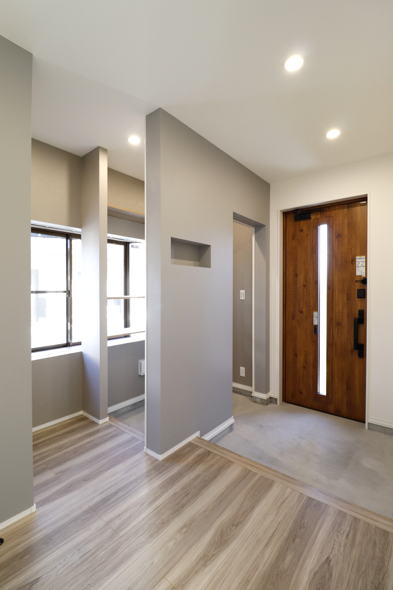 玄関横には、たっぷり入るシューズクロークを配置！