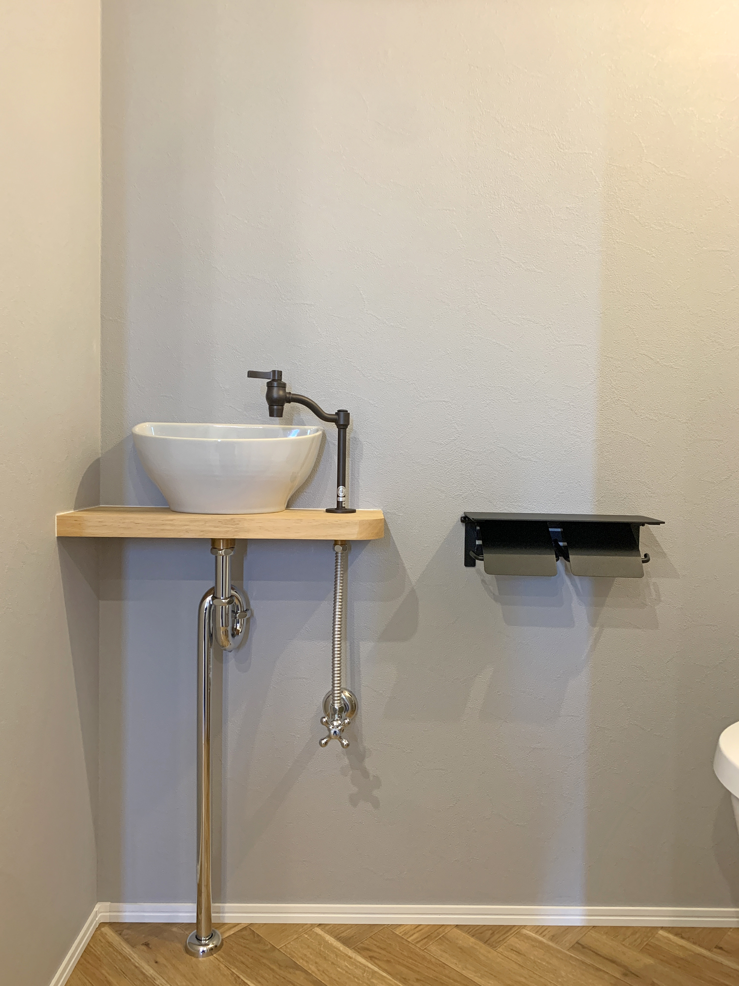 造作手洗いでお気に入りの空間に。