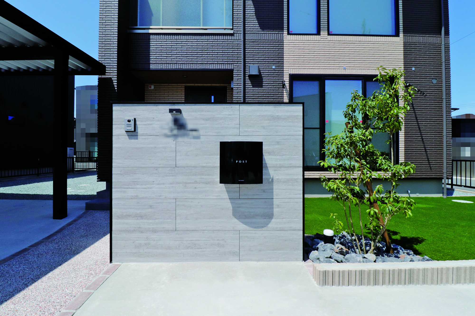 門塀：タカショー/セラウォール　｜　ポスト：セキスイデザインワークス/ボン